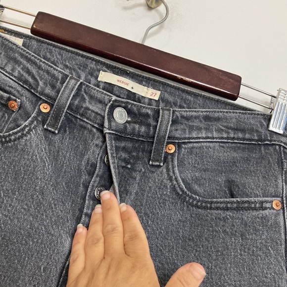 Levi's Jeans Womens 27 x 28 Gray Wedgie Fit High Rise Taper Leg - Picture 6 of 14